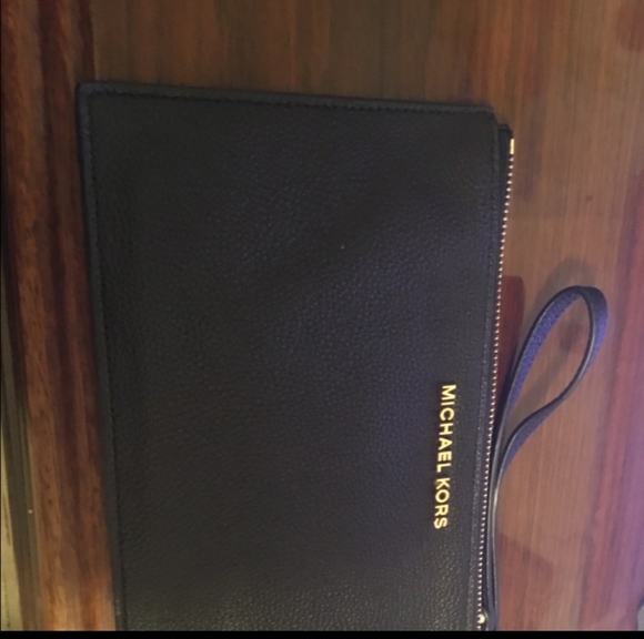 Michael Kors Handbags - MAKE AN OFFER MK clutch